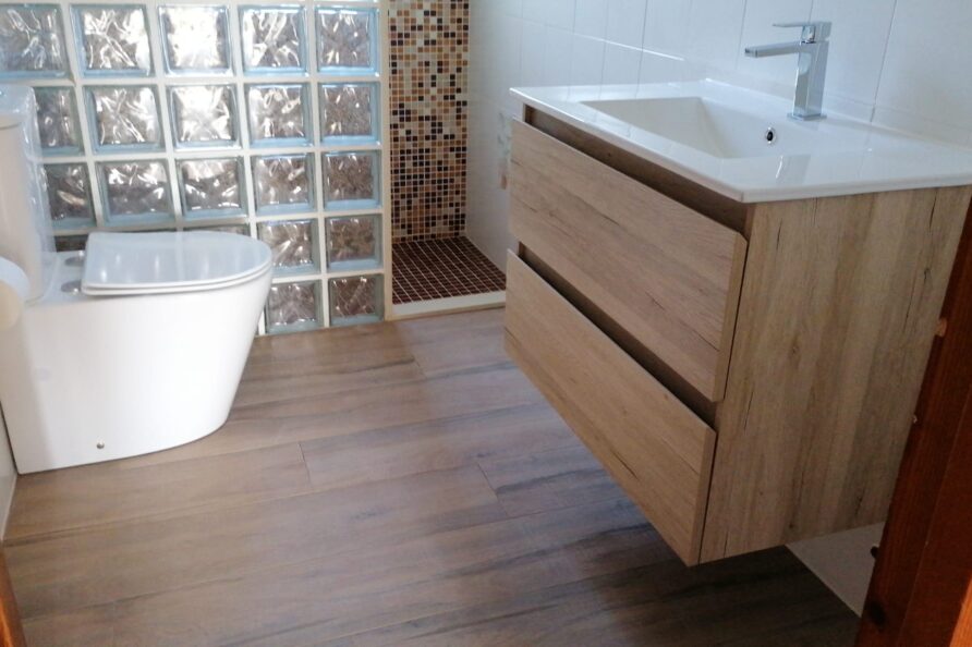 Shower room with wc