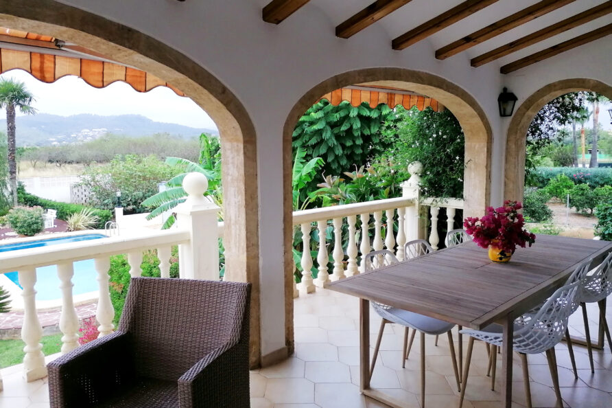Front covered terrace