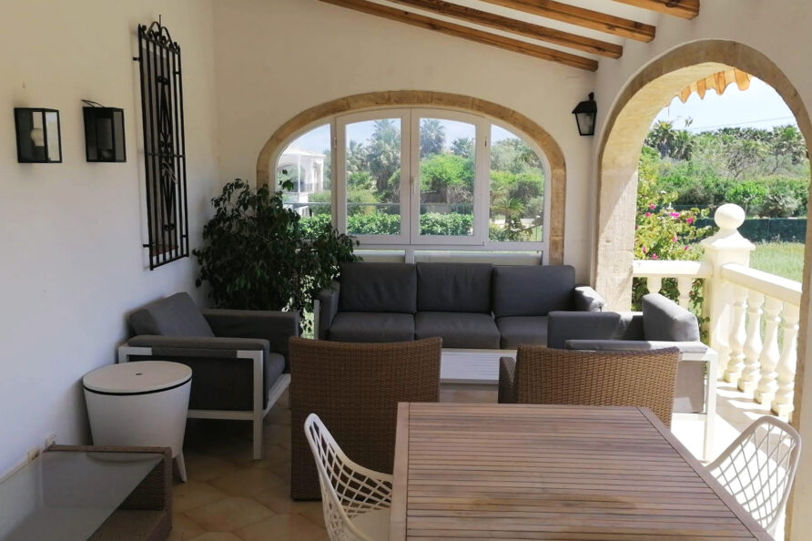 Front covered terrace