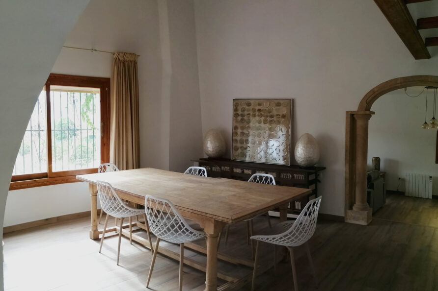 Freshly renoved Dinning room with south garden view