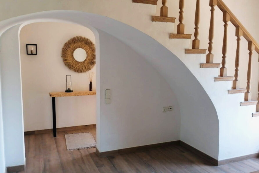 Entrance dining room